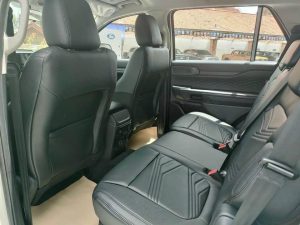 Ford Everest Ambiente 2025 nội thất