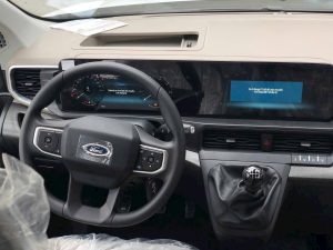 Ford Transit 18 chỗ tại Huế